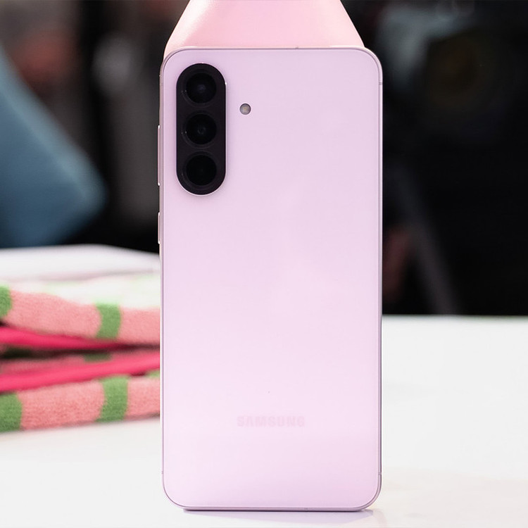 گوشی موبایل سامسونگ مدل Galaxy A56 دو سیم کارت ظرفیت 256 گیگابایت و رم 12 گیگابایت - ویتنام - به همراه شارژر 25 وات سامسونگ